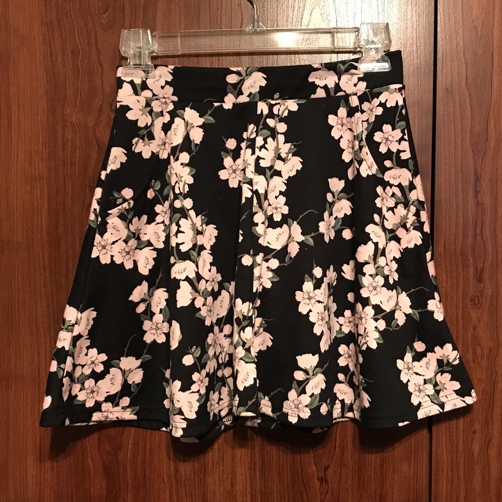 Juniors Floral Skirt, Size XS